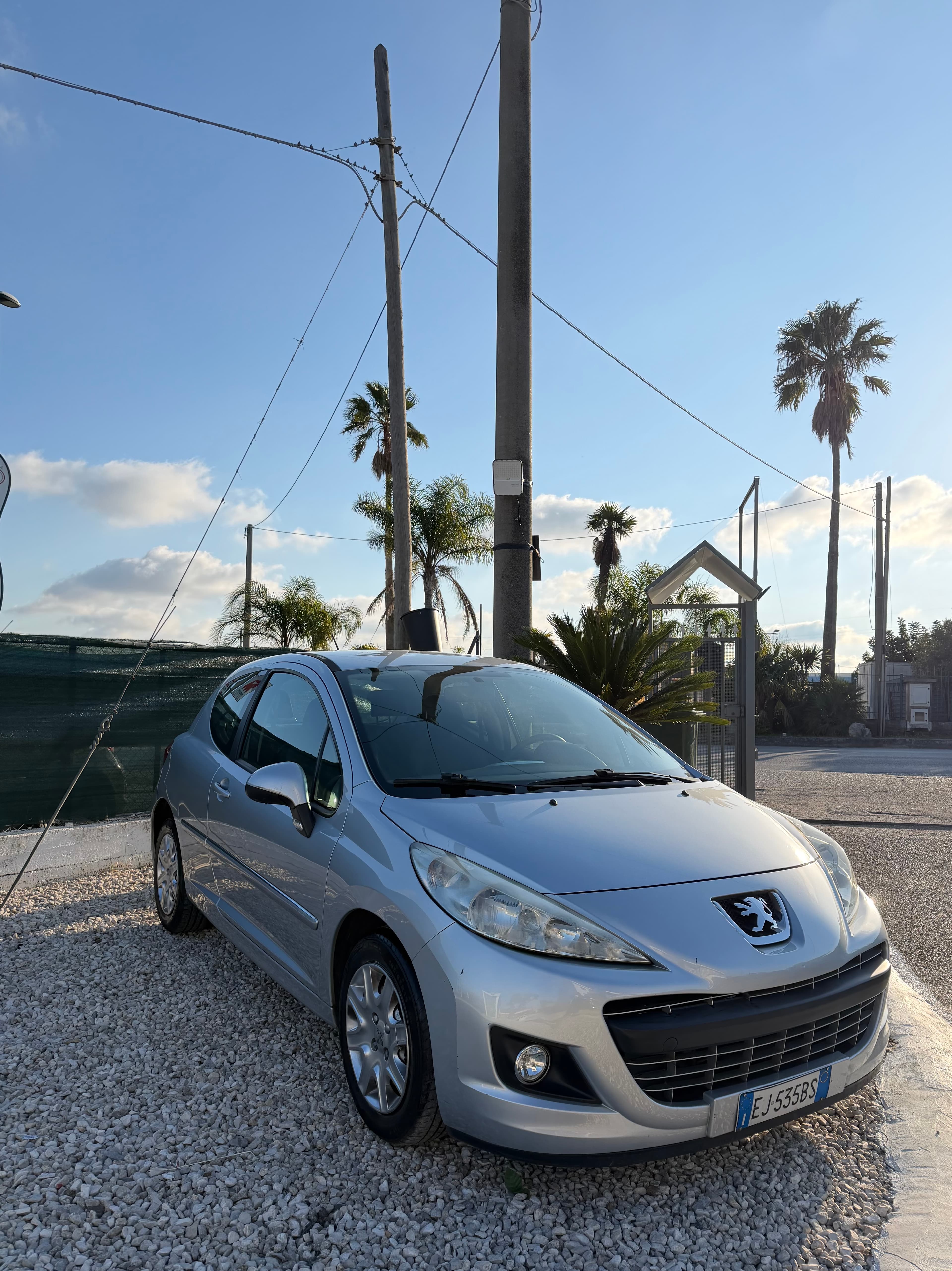 Peugeot 207 - immagine 1